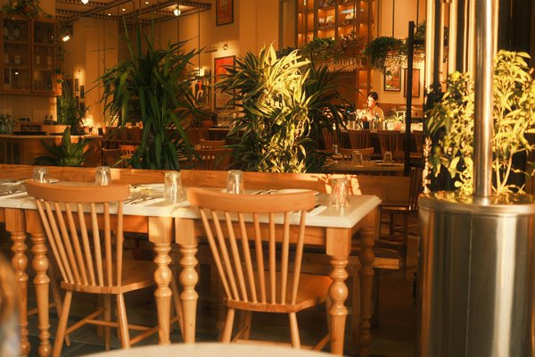 Revamp your compact uk kitchen with chic modern aesthetics: a stylish guide